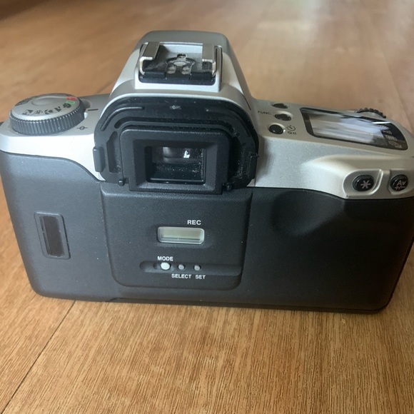 Canon EOS Rebel G 35 mm SLR Camera. - Picture 4 of 4